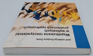 Współczesna rzeczywistość w wybranych problemach społecznych Praca zbiorowa